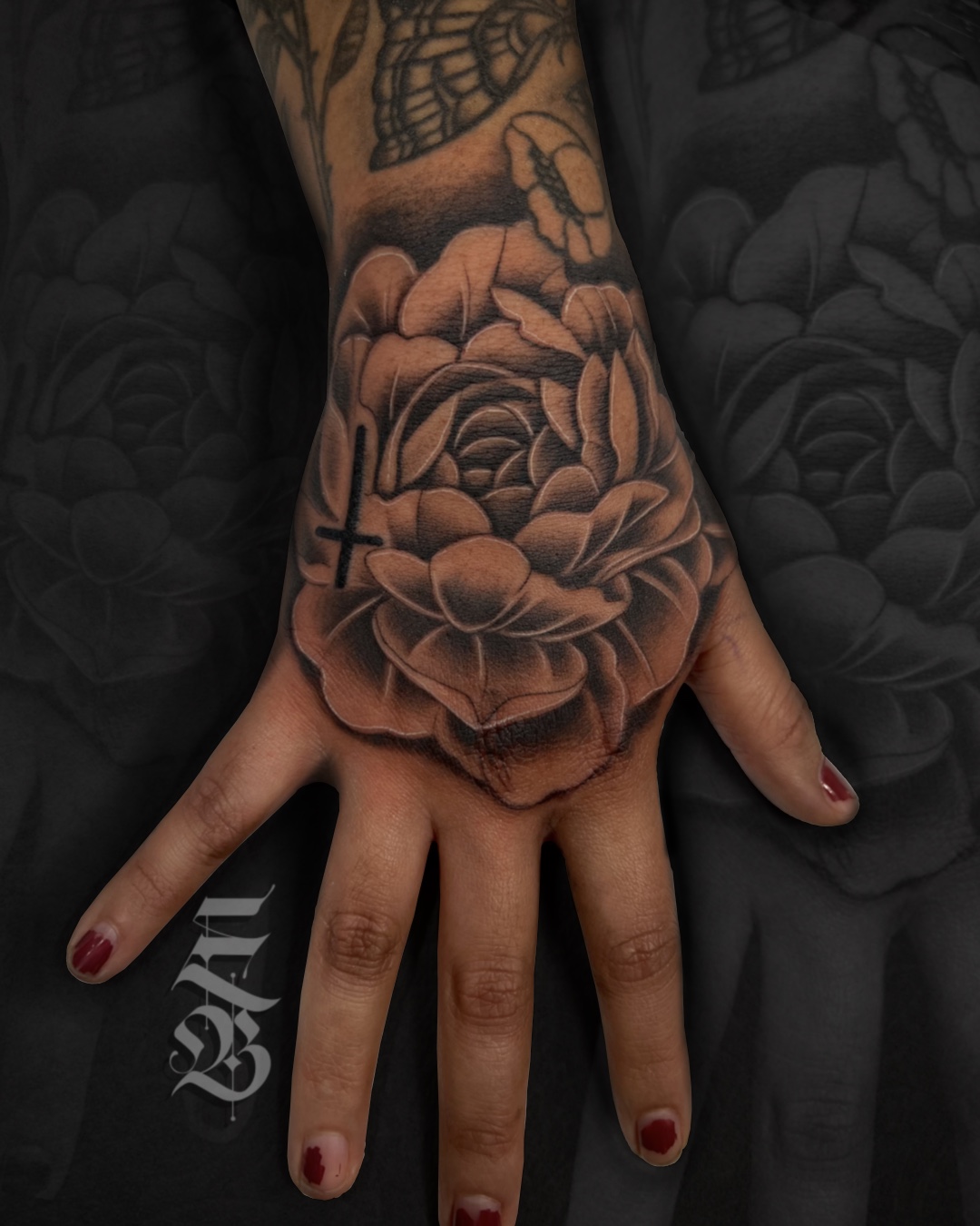 Lalo hand flower